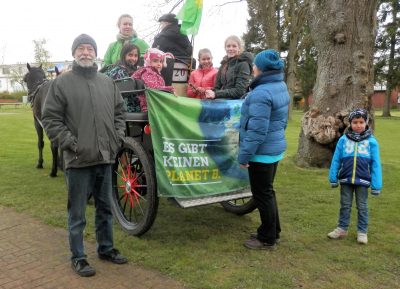 Vollbesetzte Kutsche