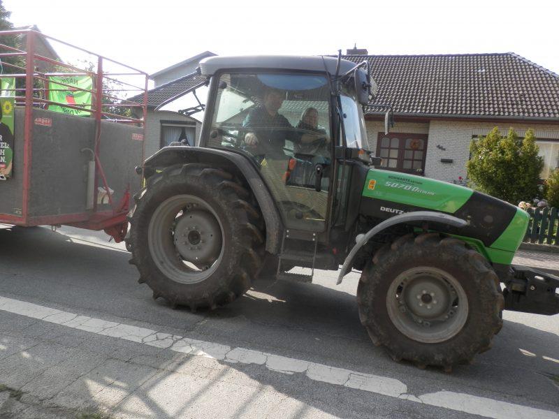 Auf dem Trecker Matthias und Susanne