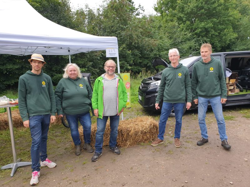Die Mitglieder der grünen Ortsgruppe mit dem Bundestagskandidaten Martin Drees.