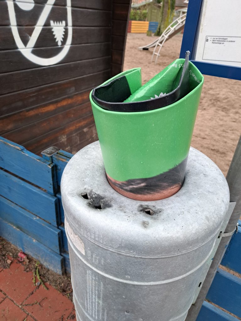 Gezielt grüne Wahlplakate zerstört!